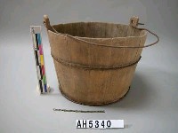 藏品(有耳木桶)的圖片